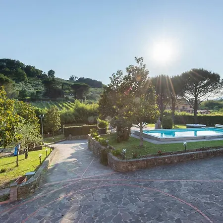 Leone Villa
