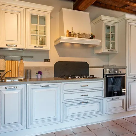 Leone Villa