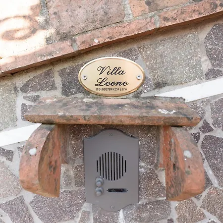 Leone Villa San Gennaro (Lucca)